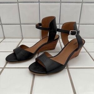 Susina Tresa Leather Wedge